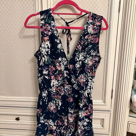 Design lab navy blue floral v neck cross romper - Picture 4 of 5